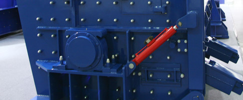 正升重工—ZSF系列欧版反击破碎机液压启盖装置